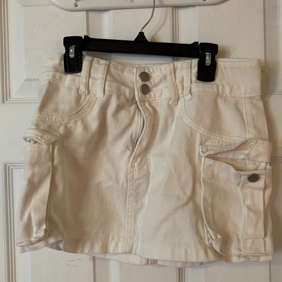 White Cargo Skirt - Originally 20.00 AT LOWEST SUGGESTED LISTING - Picture 1 of 4